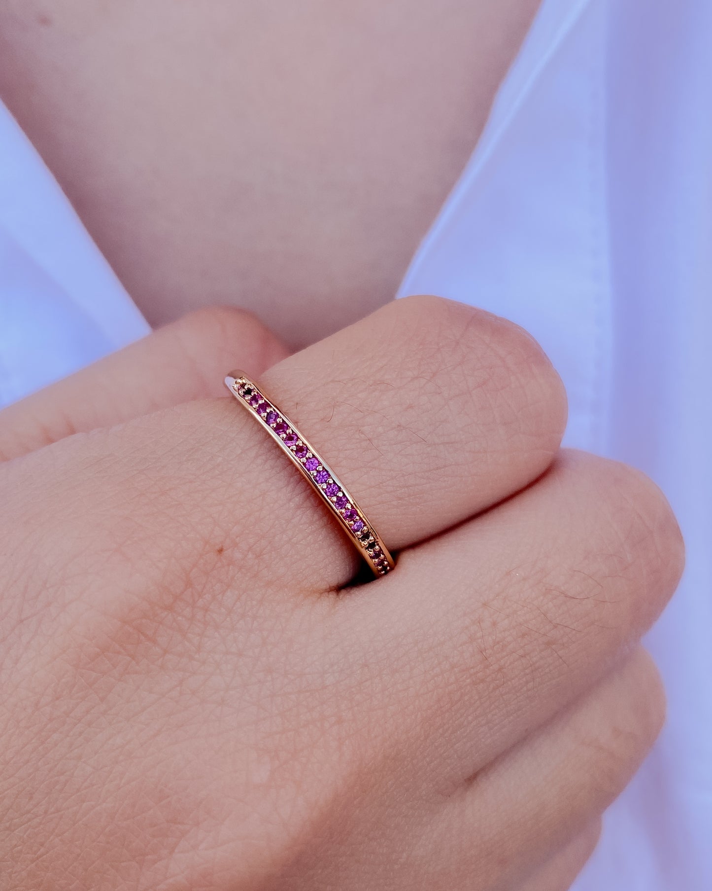 Anillo piedras violetas