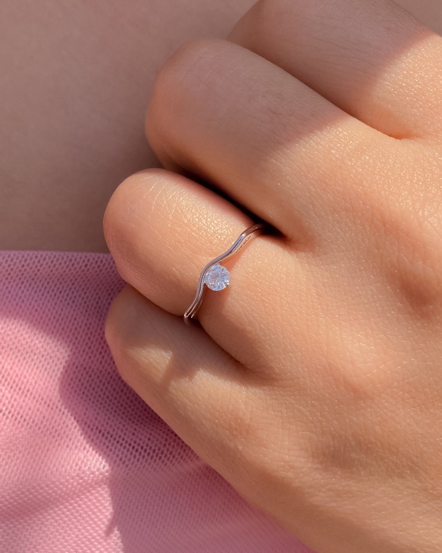 ANILLO PLATEADO LISO CON PIEDRITA