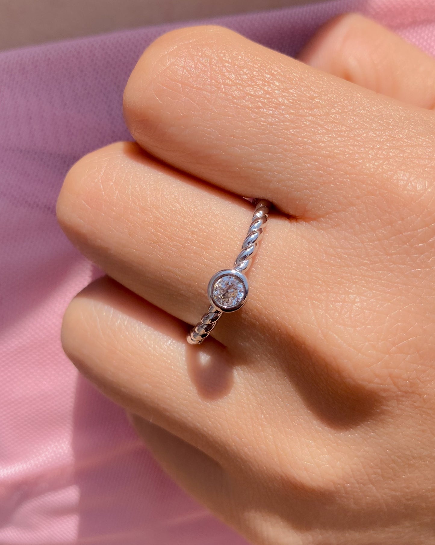 ANILLO CON PIEDRA PEQUEÑA
