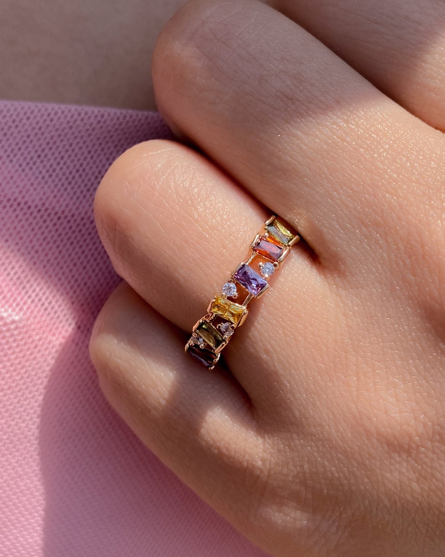 Anillo con piedritas brillantes