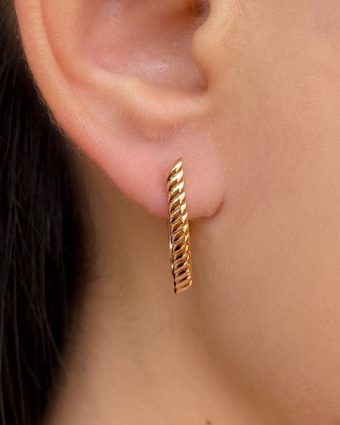 ARETES CON TEXTURAS DE LÍNEAS