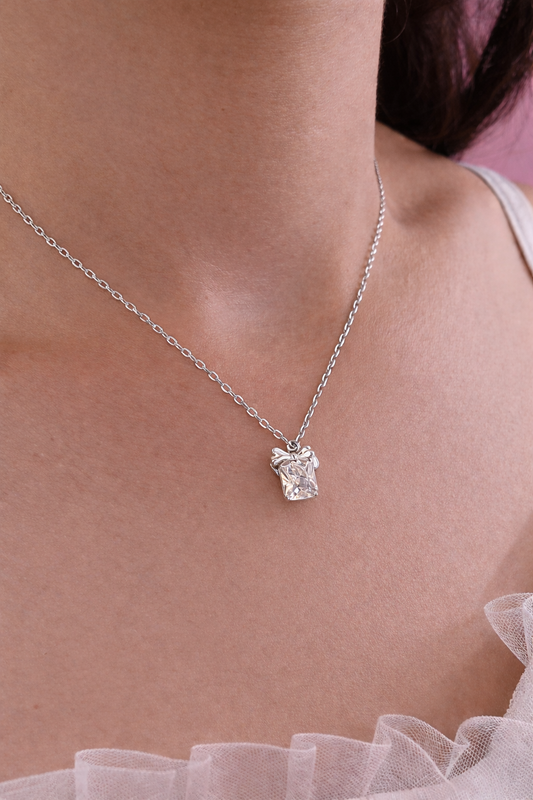 Cadena de plata 9.25 con dije de moñita