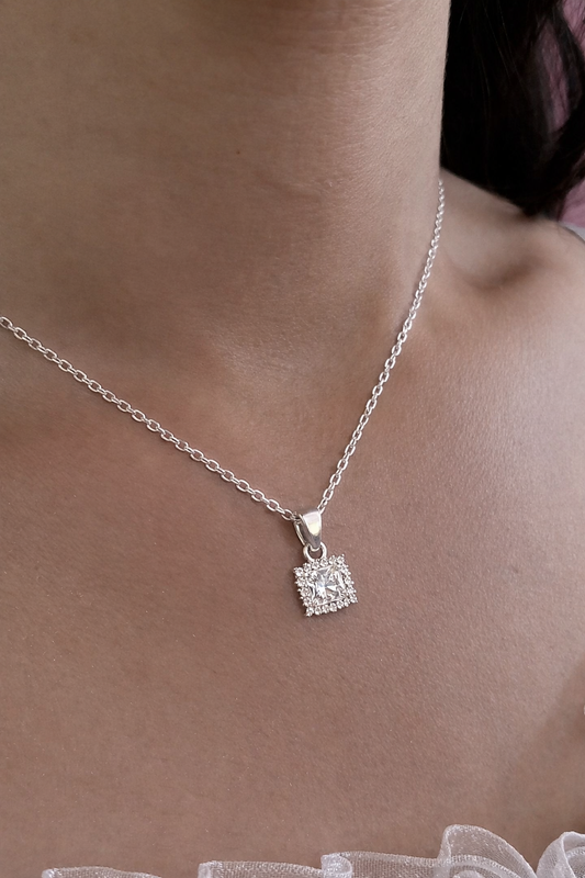 Dije de plata 9.25 no incluye cadena.