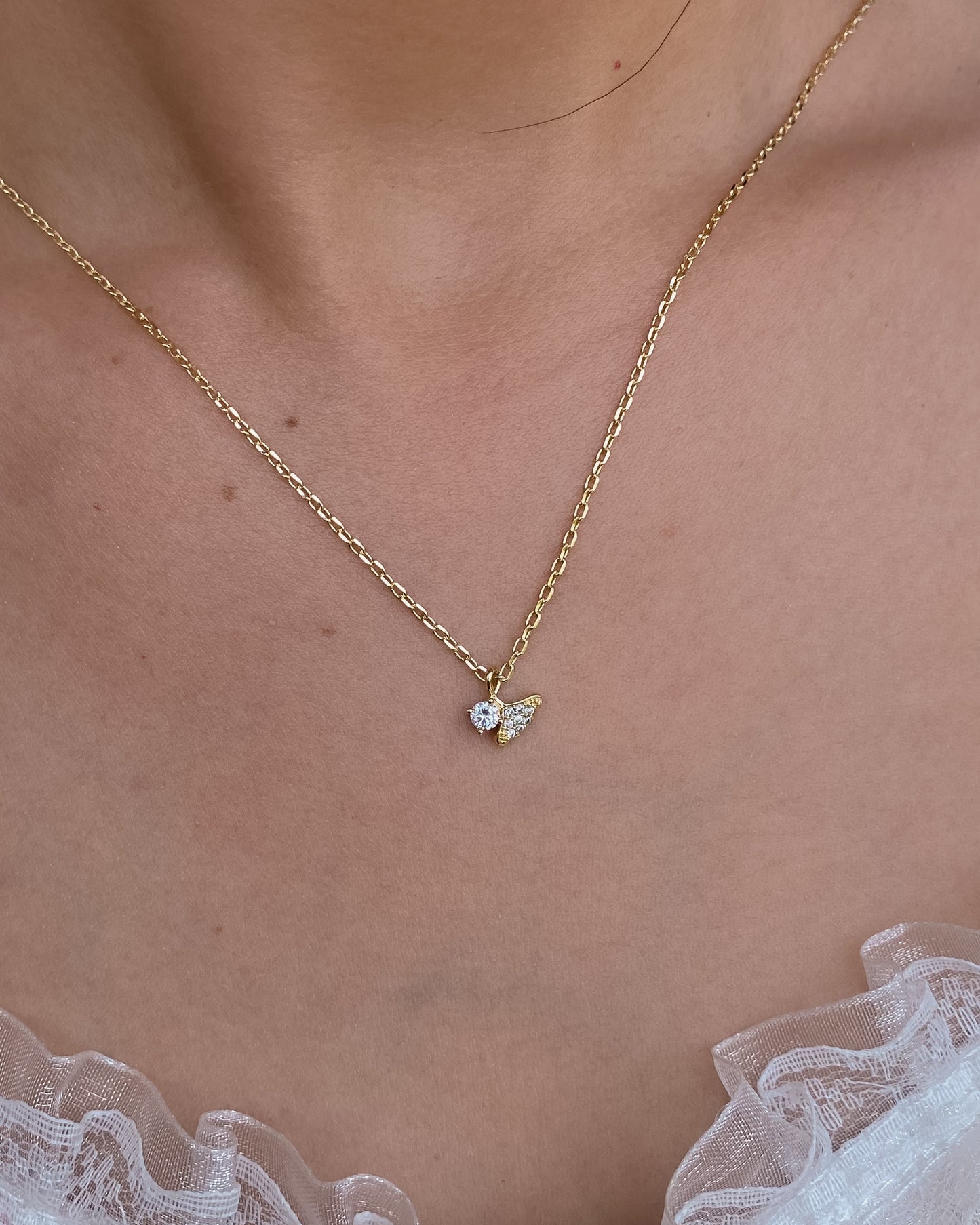 CADENA Y PENDIENTES DORADOS CON ZIRCONIAS