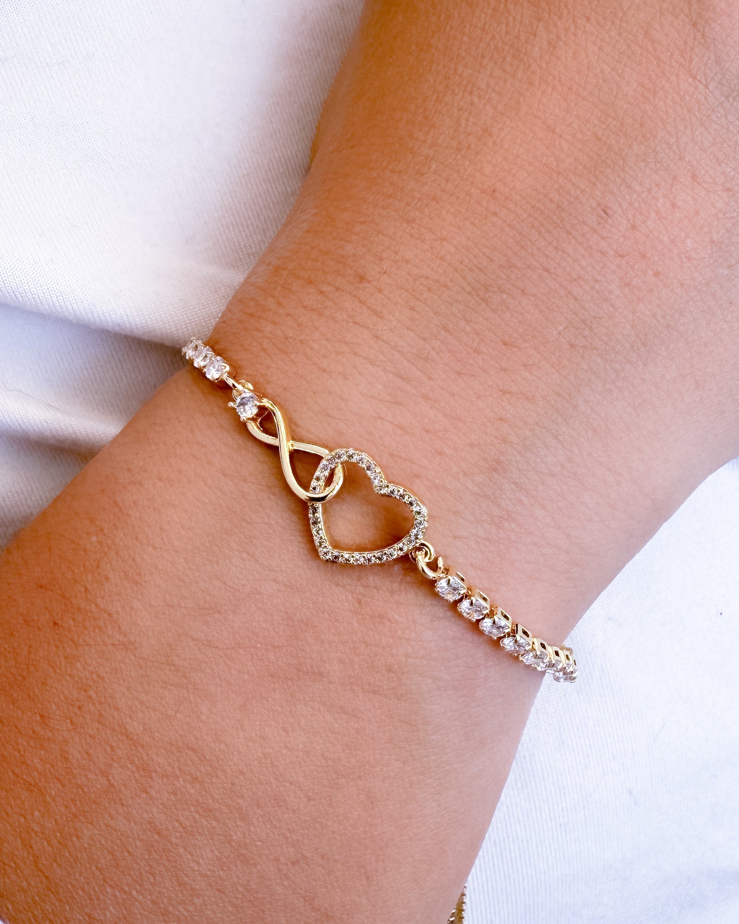 PULSERA CORAZÓN DORADO