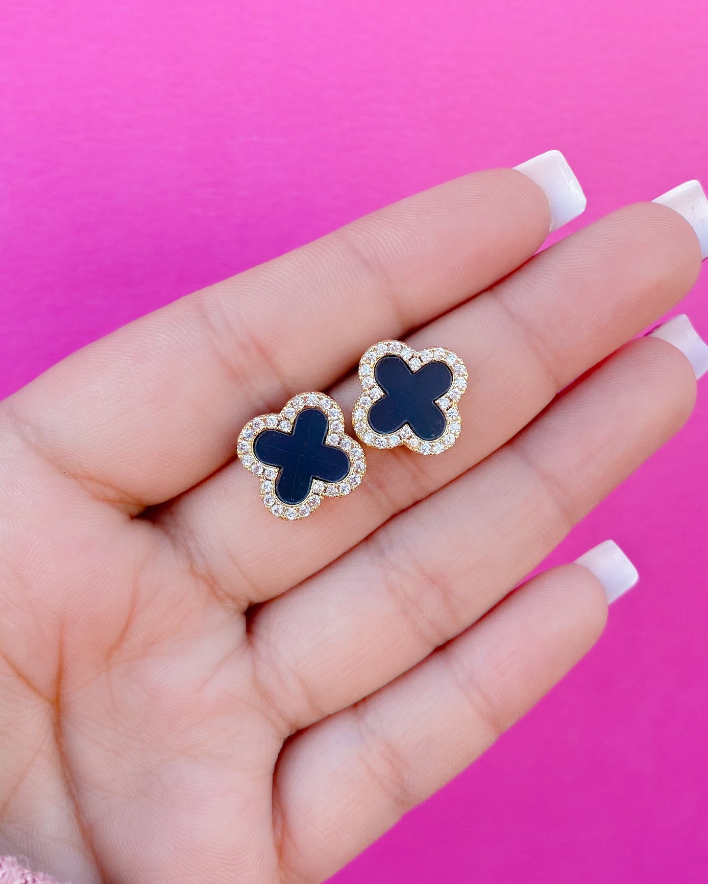 Conjunto dorado. (Cadena + aretes)
