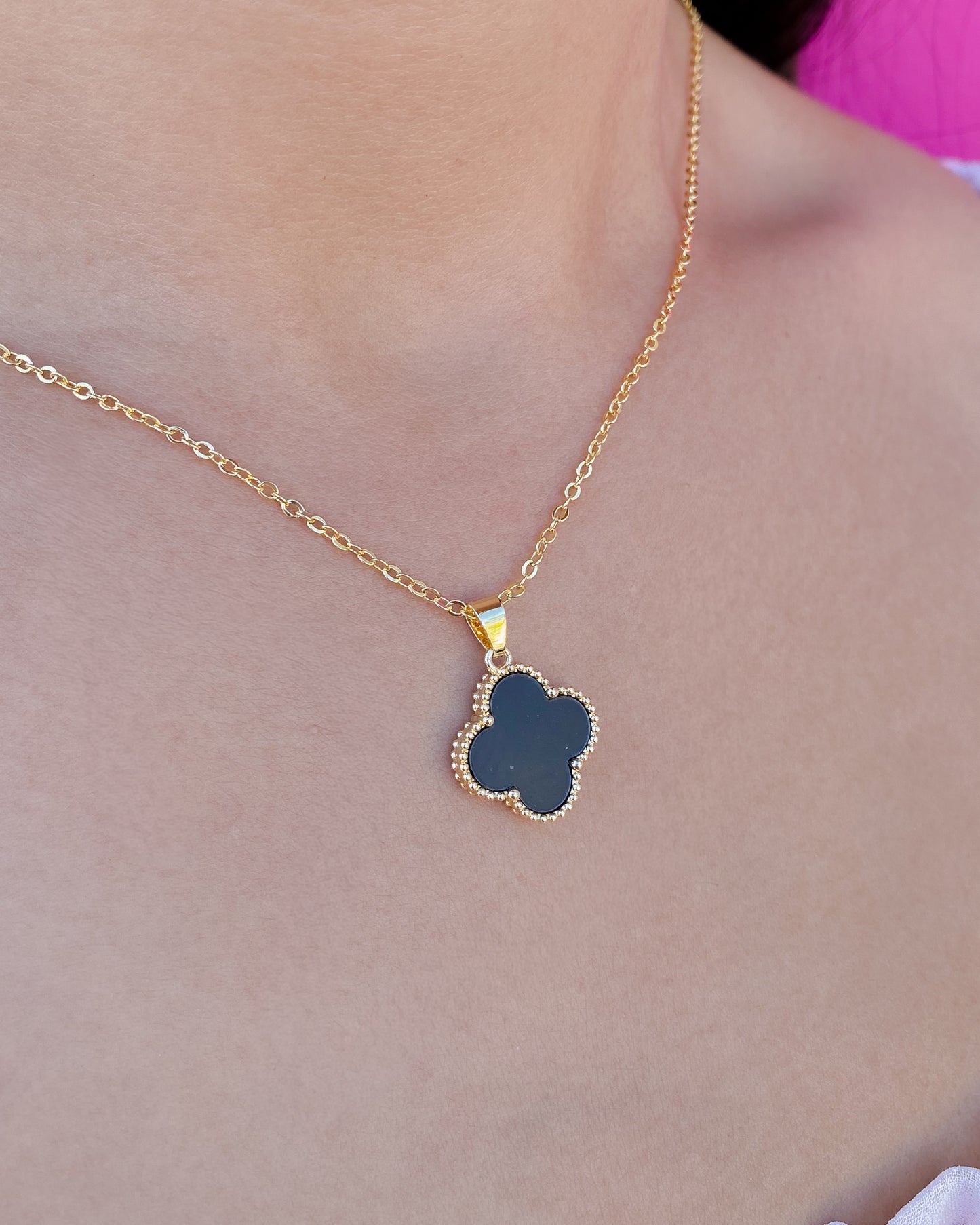 Conjunto dorado. (Cadena + aretes)