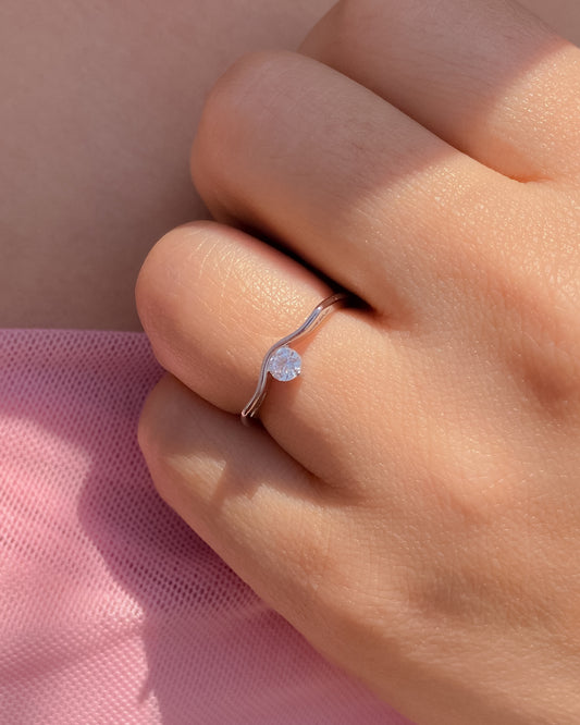 ANILLO PLATEADO LISO CON PIEDRITA