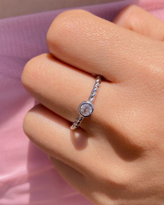 ANILLO  CON PIEDRA PEQUEÑA