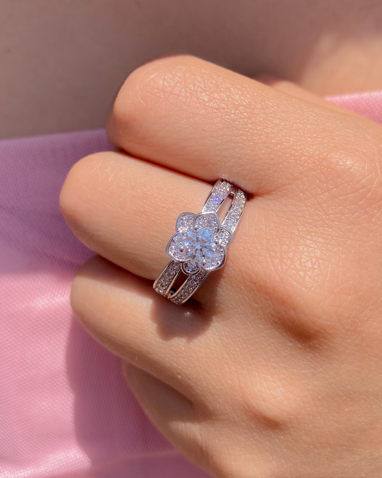 ANILLO  DE FLOR BRILLANTE GRANDE