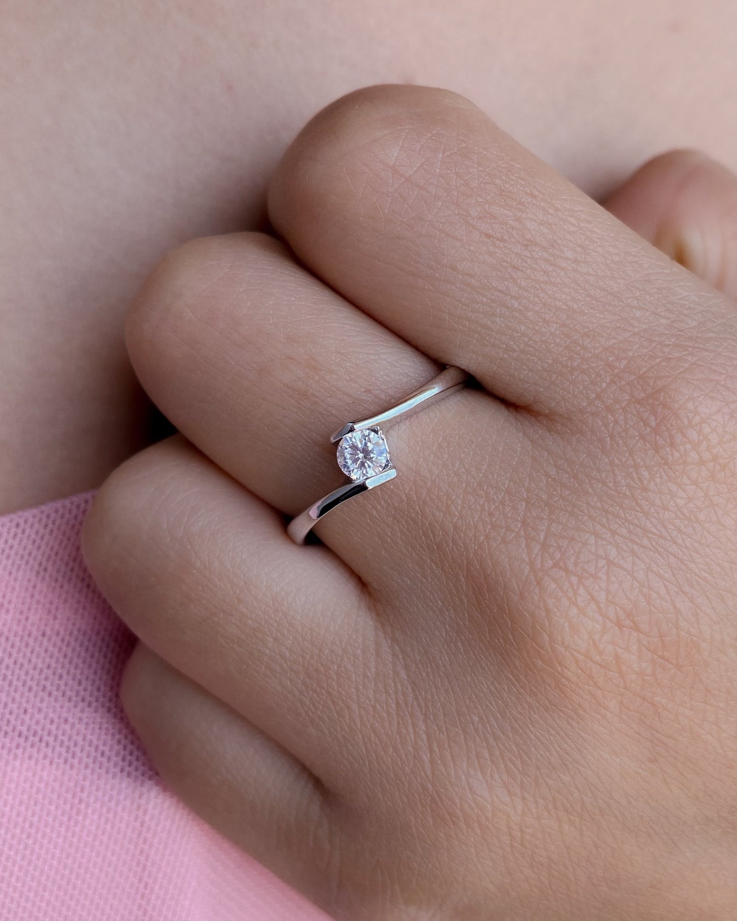 ANILLO LISO CON PIEDRA