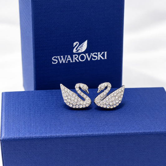 Aretes de cisne plateado con cristales